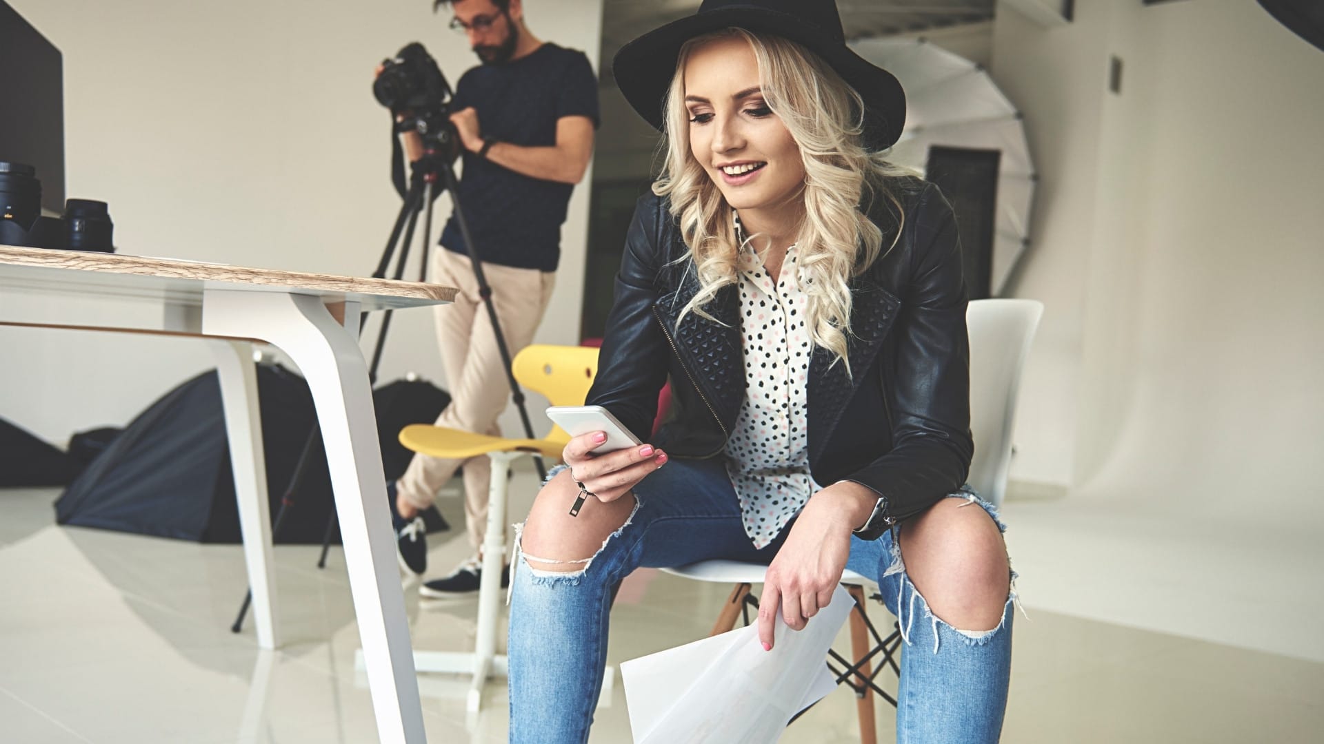 passende affiliate marketing programme junge frau sucht